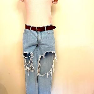 Distressed high waist jeans